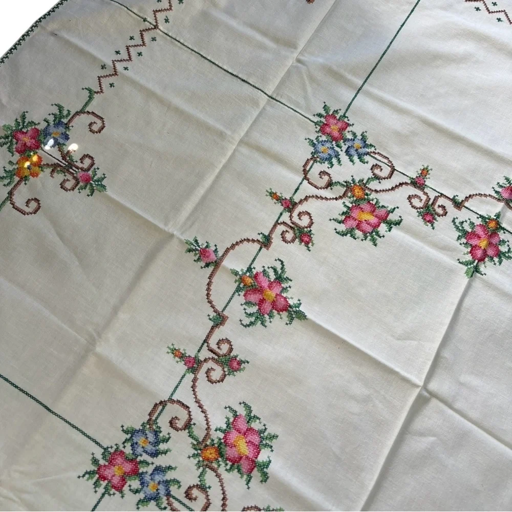VTG Cross-Stiched Square Floral Tablecloth W/6 Napkins 49”WX49”L Kitchen Ivory